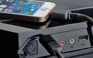 Illustration for article titled A Single Cable With Swappable Connectors Wants To Replace All Your Wires